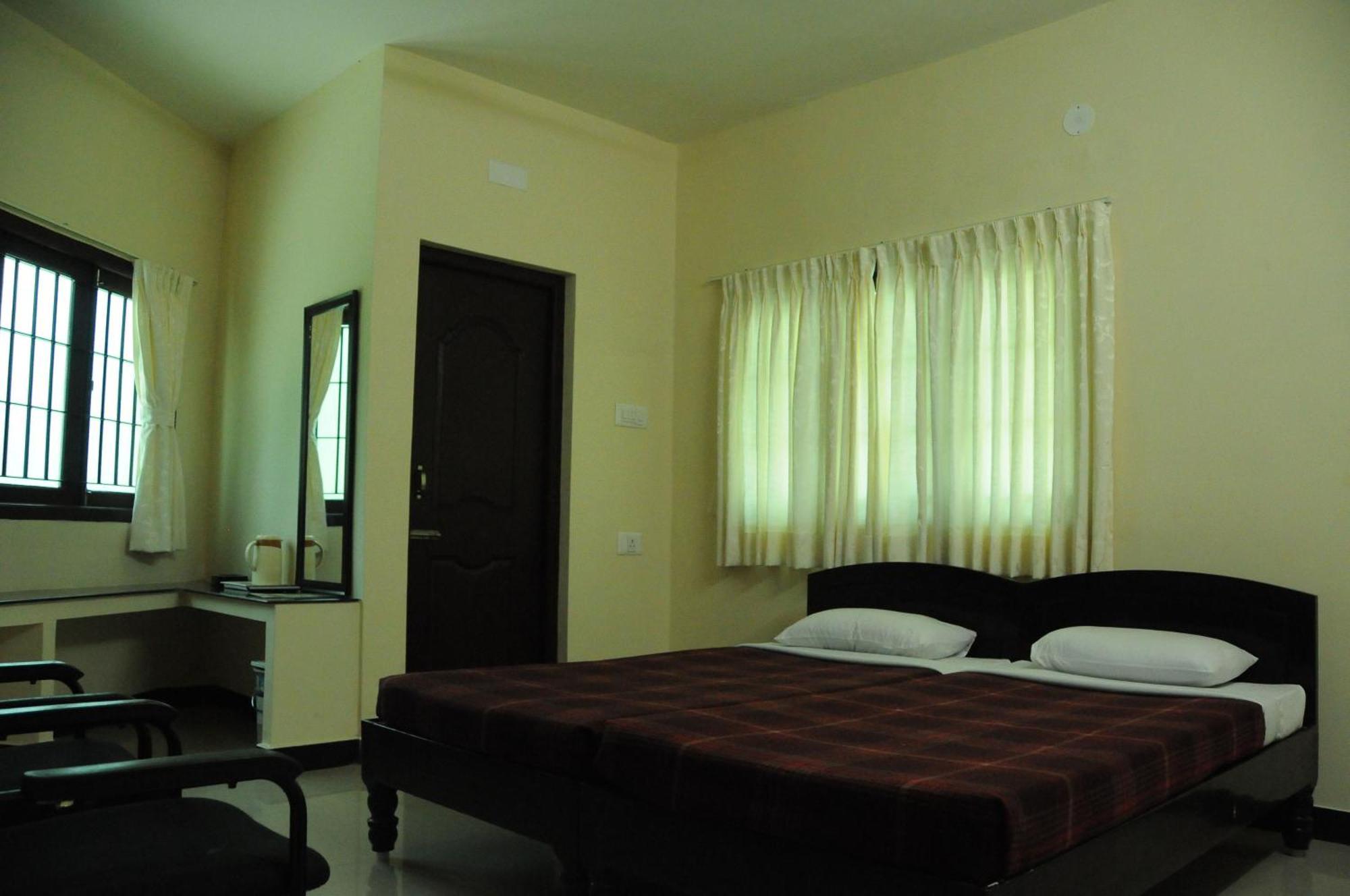 Hotel Kc Yercaud Exteriör bild
